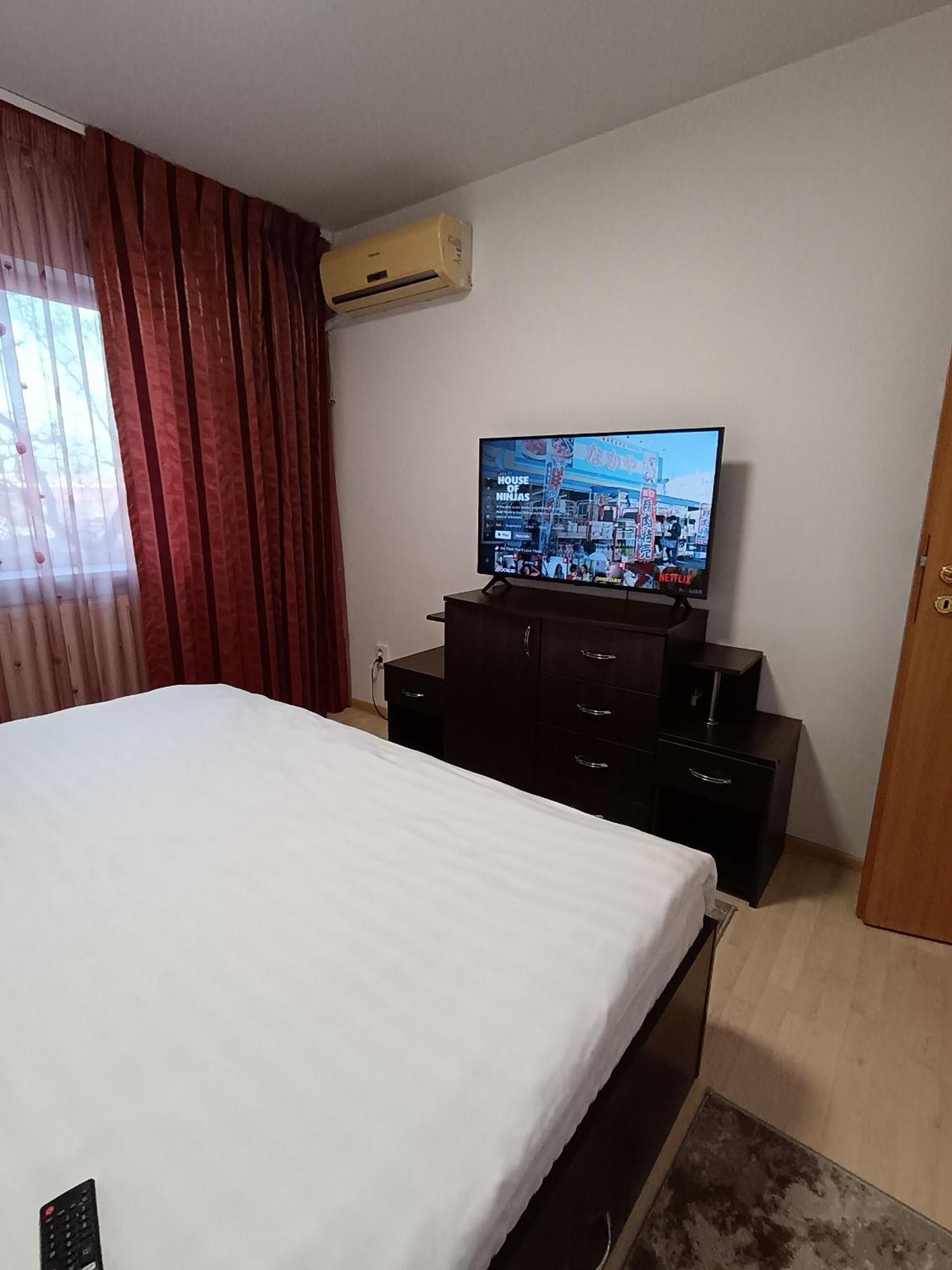 Adrian Home 3 Rooms Apartment Ploiesti Exterior photo